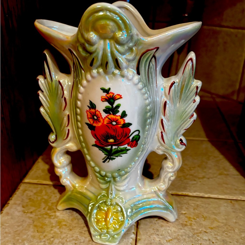 EXQUISITE Victorian Poppy Lusterware 8" Spill Urn Vase Made in Brazil.